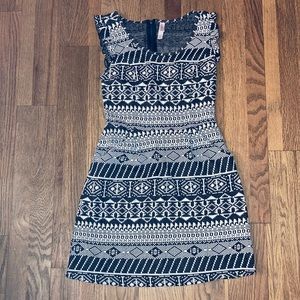 Black and white target dress with pockets!